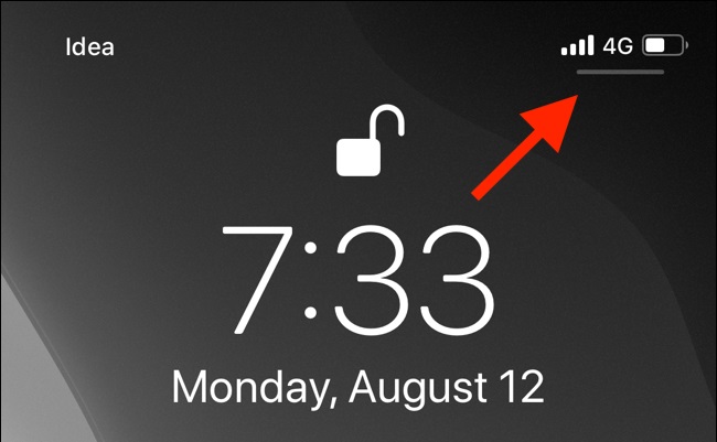 Vuốt xuống từ góc trên bên phải của iPhone hoặc iPad để hiển thị Control Center.