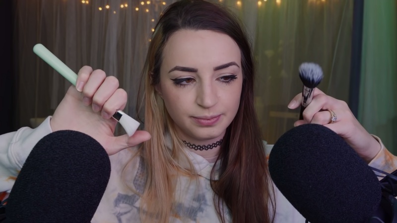 ASMR | Double Ear Mic Scratching and Brushing