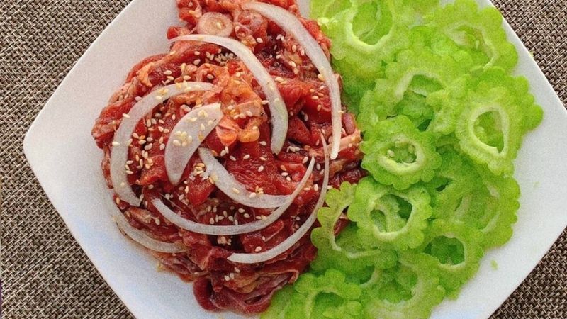 How to marinate and make bitter gourd beef at home is as delicious as outside