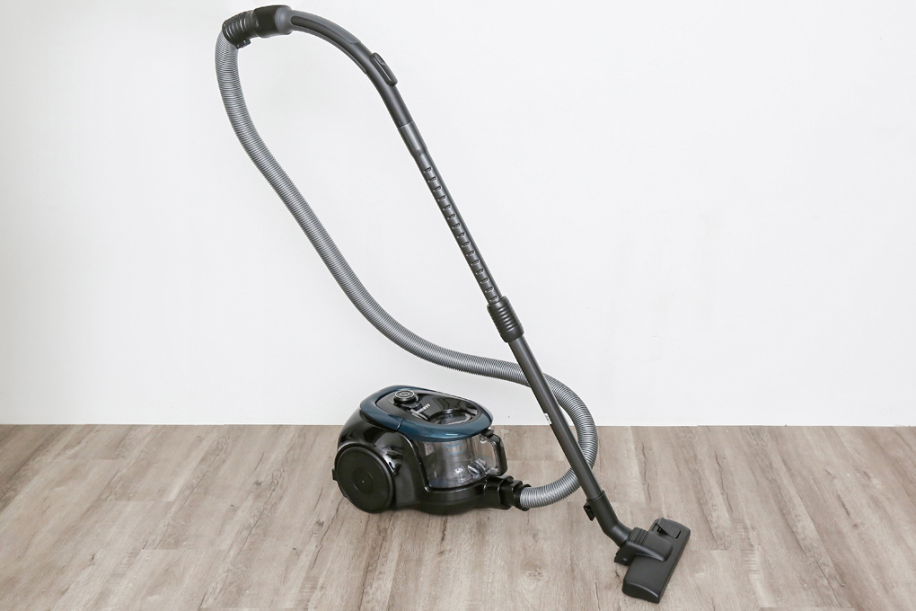 Máy hút bụi có bánh xe tiện di chuyển