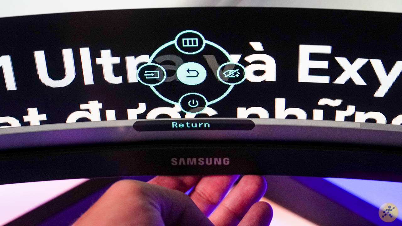 Viền cạnh dưới của màn hình LCD Samsung Gaming 32 inch