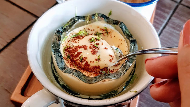 Cà phê trứng tại Phin Xanh Vietnamese Coffee & Tea
