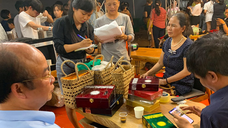 Mua cà phê chồn tại Huyền thoại Việt