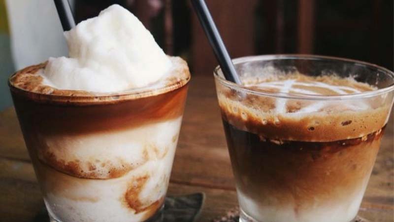2 ways to make delicious, greasy coconut coffee that makes you just want to drink forever