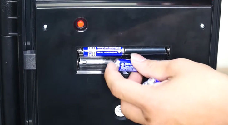 Hướng dẫn sử dụng két sắt Honeywell 2901 -Lắp pin