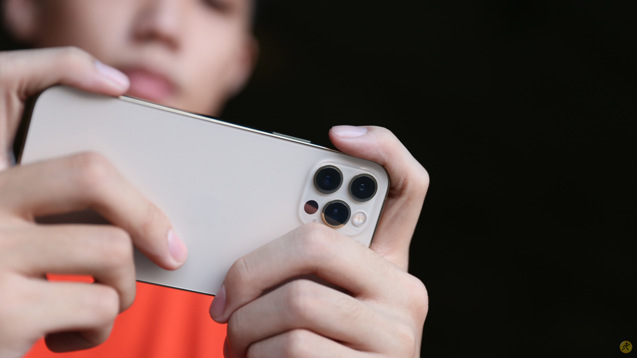 iPhone 12 Pro sở hữu 3 camera sau