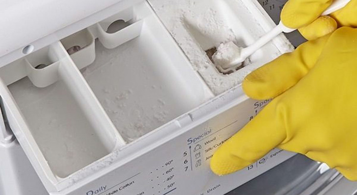 Hướng dẫn làm sạch ngăn chứa chất tẩy/nước xả trên máy giặt