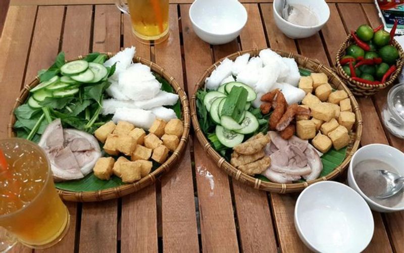 Quán ăn vặt ngon quận 10- Bún đậu mắm tôm Tiến Hải