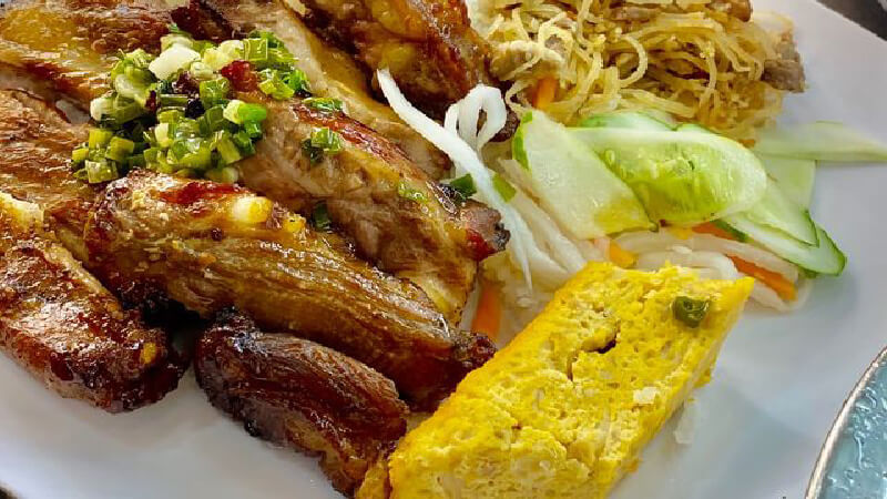 Quán ăn sáng ngon quận Phú Nhuận: Cơm tấm Sườn Chéo
