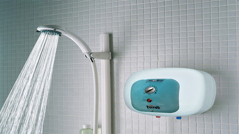 Có nên tắt nguồn máy nước nóng trong khi tắm? Vì sao?