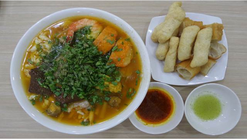 Dì Bình - Bánh Canh Cua - Xóm Chiếu