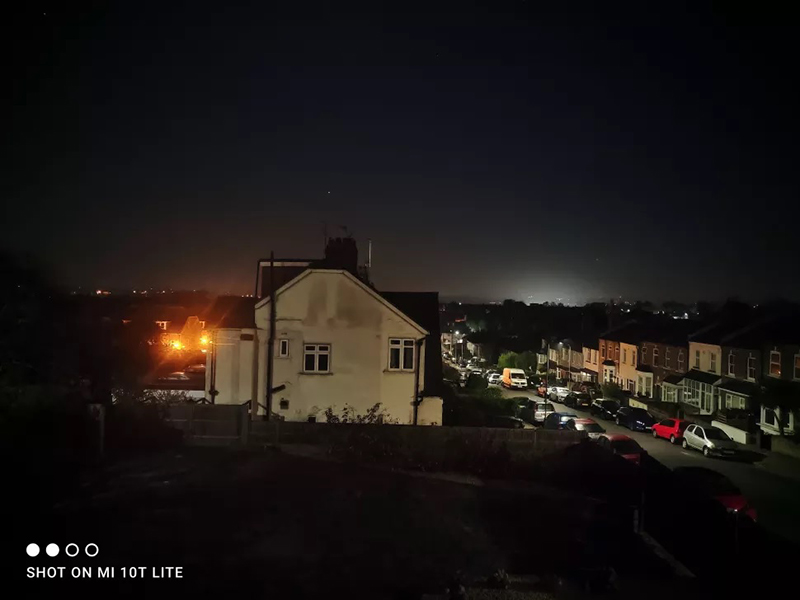 Chế độ chụp ảnh ban đêm chưa thực sự để lại ấn tượng lắm