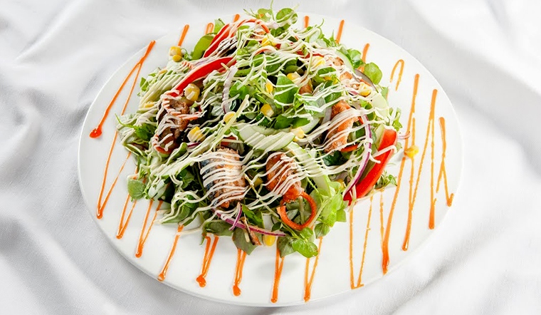 Mách bạn cách làm salad cá mòi đơn giản, ngon miệng cho buổi sáng