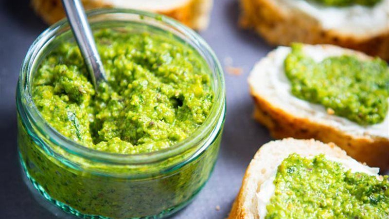 Bánh mì chấm sốt Pesto