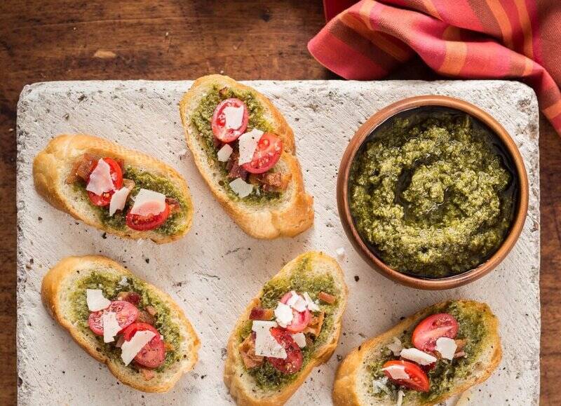 Pizza hải sản sốt Pesto