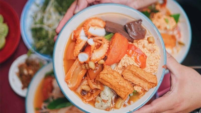 Quán ăn sáng ngon quận 8: Canh bún & bún riêu bạch tuộc - Chị Thủy