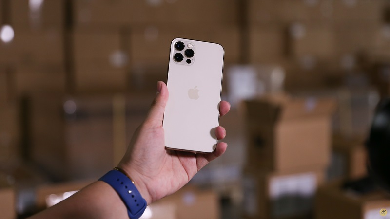 Người Việt Nam cần làm bao nhiêu ngày mới đủ tiền mua iPhone 12 Pro?