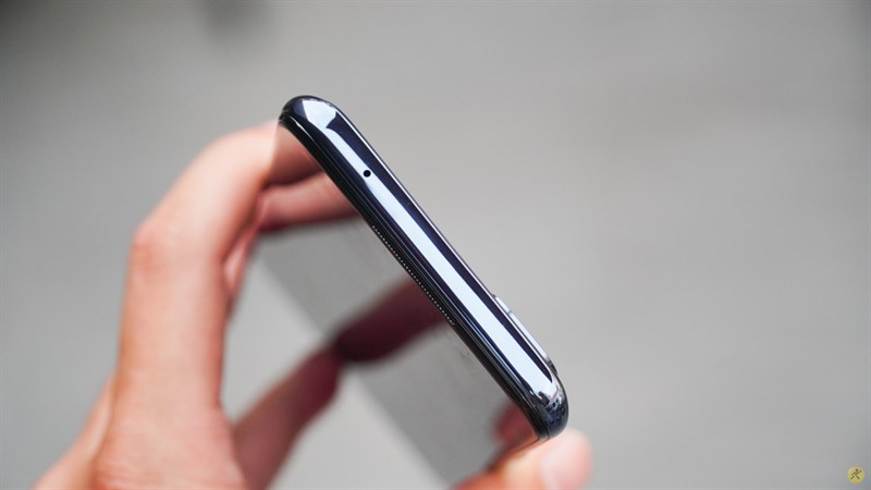 Cạnh trên của OnePlus N10 5G