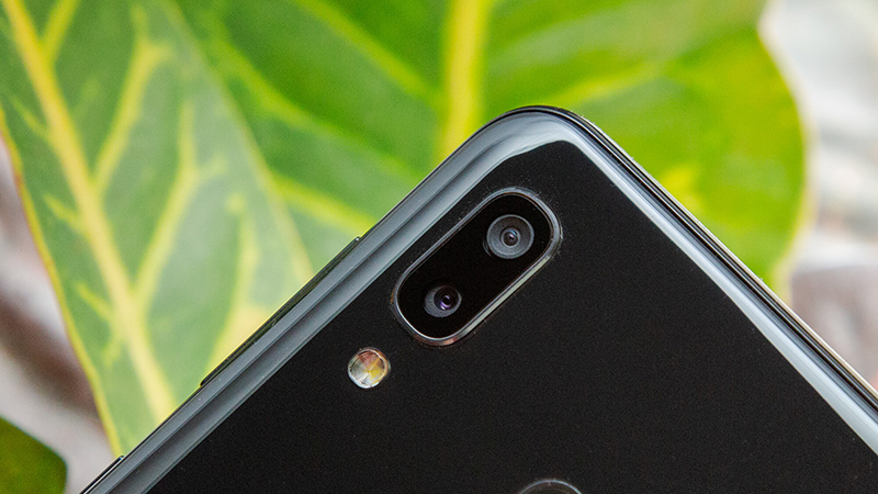 Galaxy A20 sở hữu cụm camera kép khá 