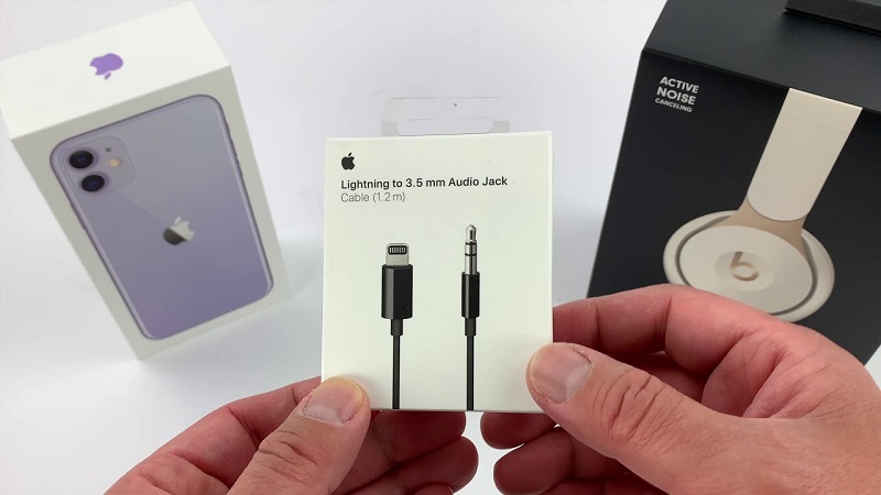 Apple ra mắt cáp Lightning to 3.5mm với giá 810.000 đồng, rẻ hay đắt? Apple ra mắt cáp Lightning to 3.5mm với giá 810.000 đồng, rẻ hay đắt?