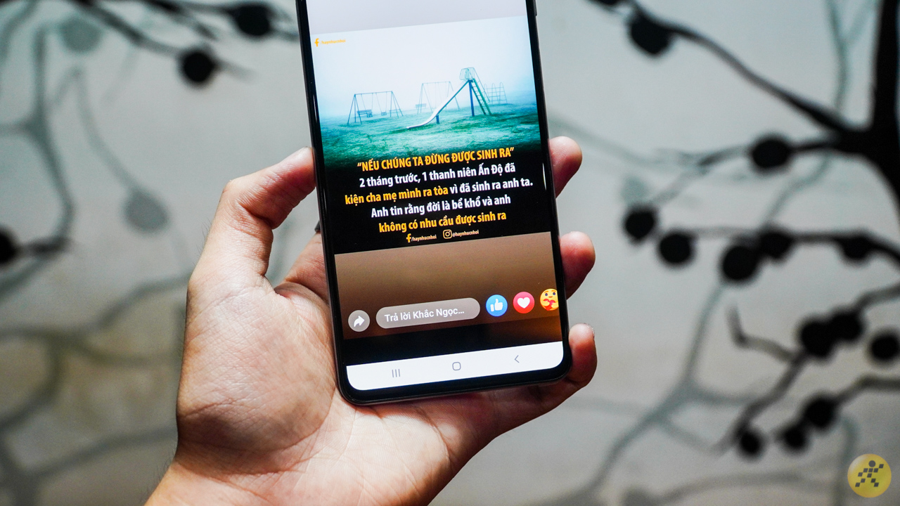 Lướt Facebook trên Galaxy M51