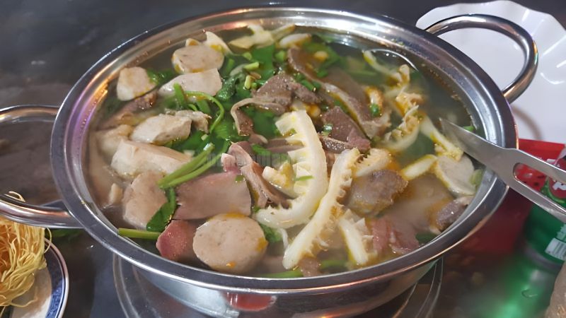 Lẩu bò Sáu Ri