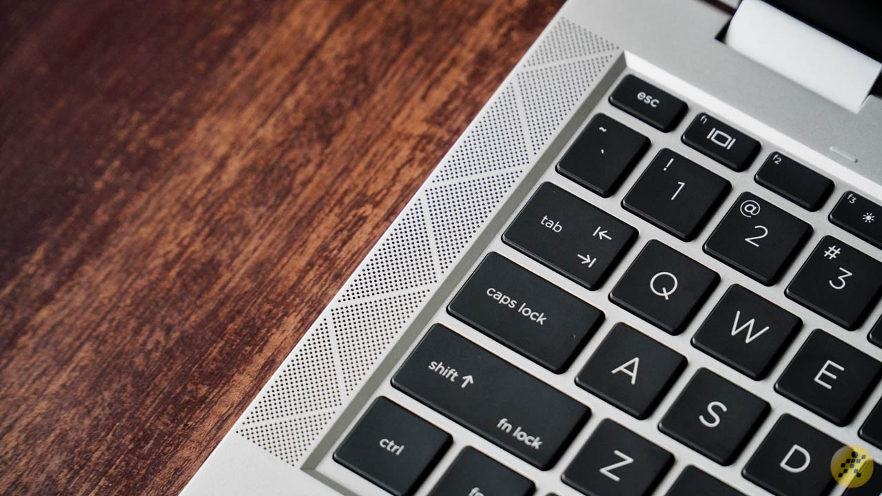 Thiết kế loa nằm trên bề mặt bàn phím Thiết kế loa nằm trên bề mặt bàn phím