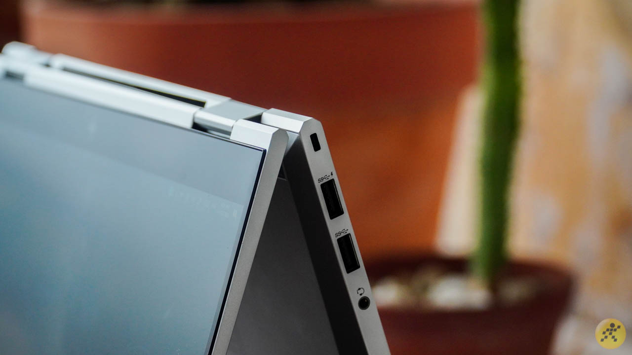 Phần góc máy khi được gập gọn 360 độ Phần góc máy khi được gập gọn 360 độ