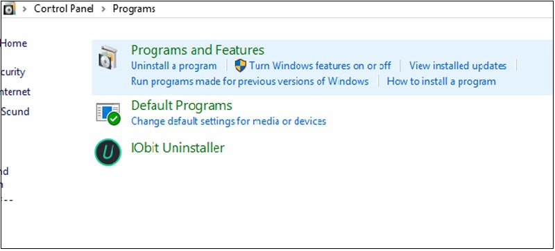 Truy cập vào menu Control Panel > Programs > Programs and Features