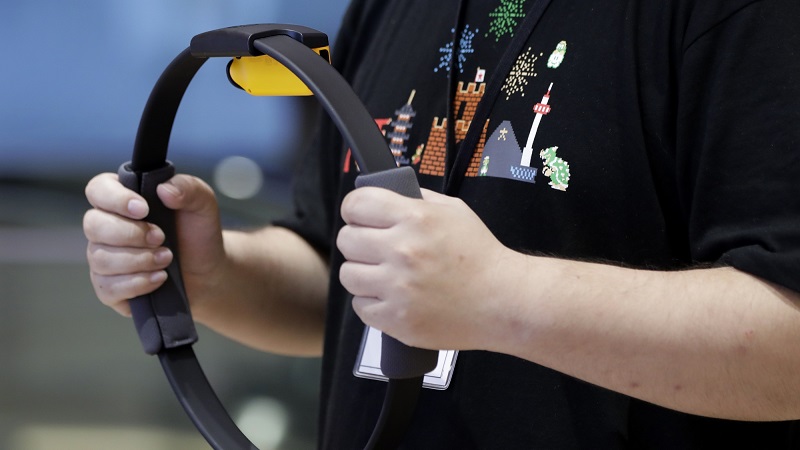 Người chơi với chiếc Ring Fit của mình Người chơi với chiếc Ring Fit của mình