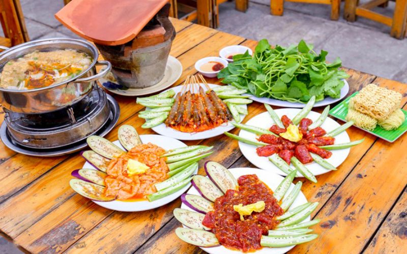 Món ăn tại Nướng ngói Sài Gòn