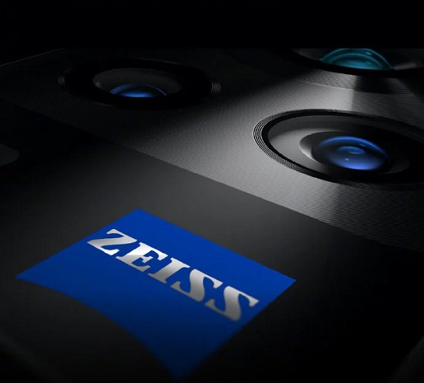 Bộ camera của một thiết bị Vivo có ít nhất một ống kính ZEISS