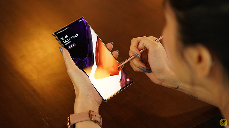 Top smartphone 'đỉnh' nhất năm 2020: Khi hai ông lớn Apple và Samsung đua nhau lên top (phần 2)