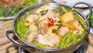 Cuối tuần thịnh soạn với món lẩu riêu gà thơm ngon khó cưỡng