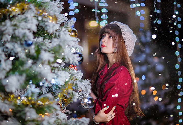 Bạn muốn tạo nên những dáng chụp ảnh đẹp và độc đáo với cây thông Noel trong lễ hội giáng sinh? Hãy để chúng tôi giúp bạn. Với những kinh nghiệm và kỹ năng chụp ảnh chuyên nghiệp, chúng tôi sẽ giúp bạn tạo nên những hình ảnh tuyệt vời để lưu giữ những kỷ niệm đáng nhớ trong đêm giáng sinh.