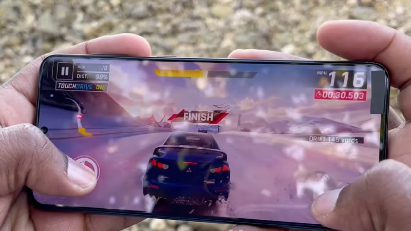 Video trên tay Galaxy S21+: Chiến game mượt mà, chụp SuperHDR ấn tượng