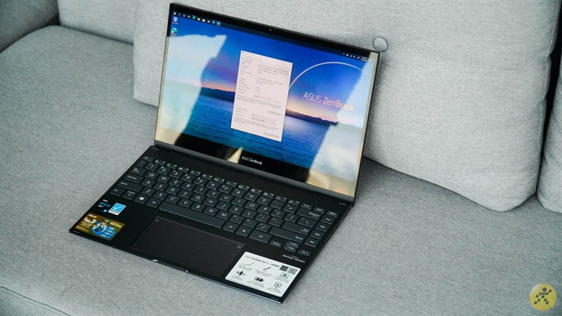 Trên tay ASUS ZenBook Flip 13 UX363: Ngoài màn hình cảm ứng OLED ra thì chiếc máy còn sở hữu điều gì?