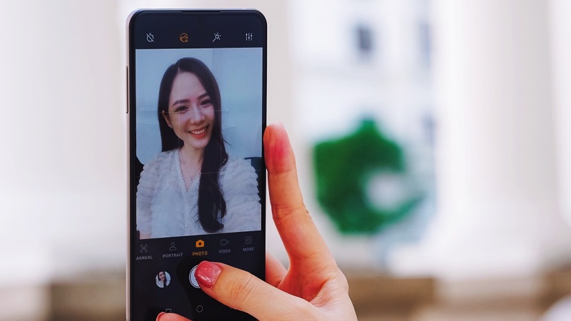 Camera ẩn dưới màn hình sắp chết