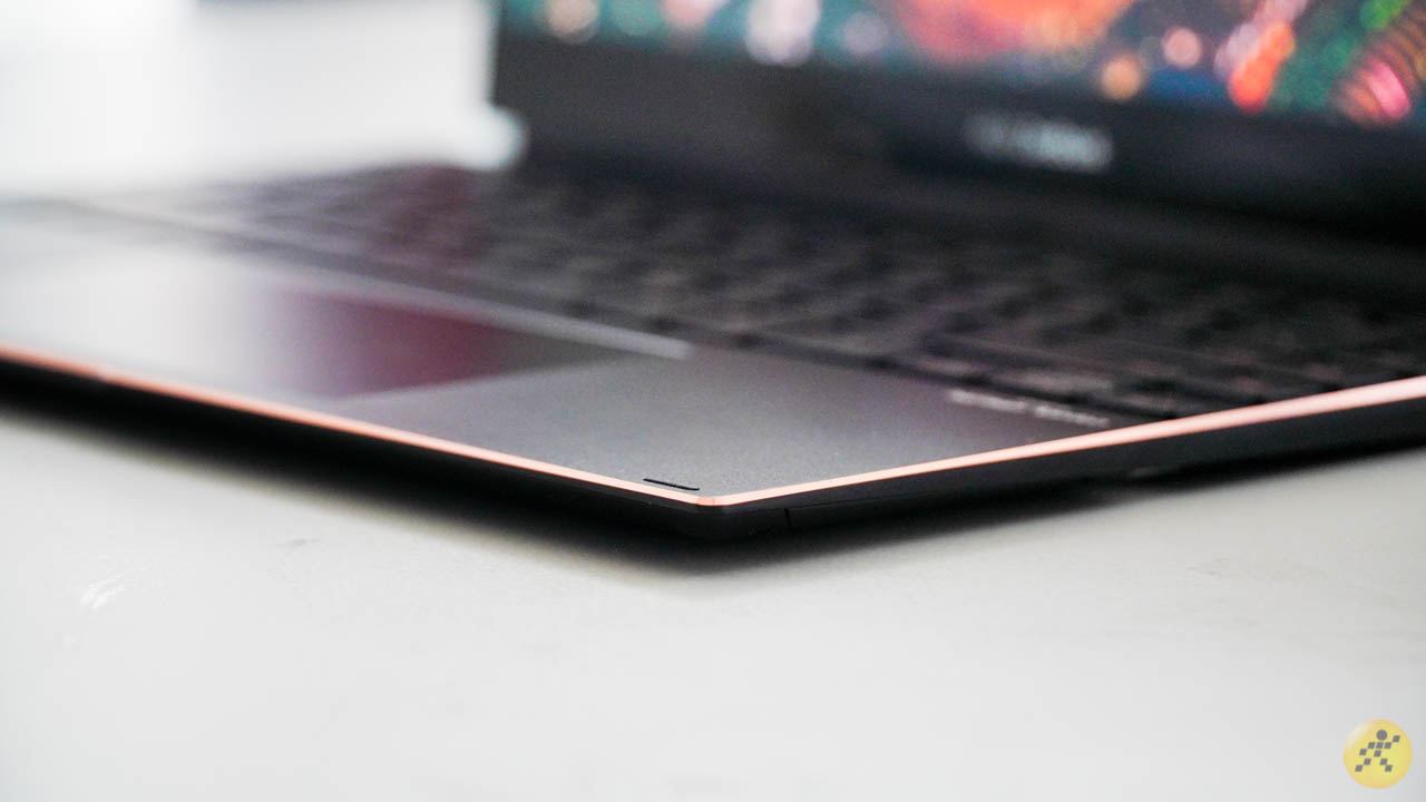 Các phần góc bàn phím được vát tinh xảo