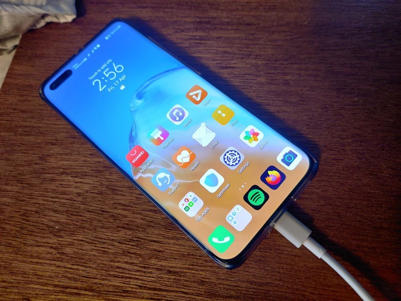 Huawei P40 Pro Plus được trang bị công nghệ sạc nhanh 44W giúp rút ngắn thời gian sạc cho máy.