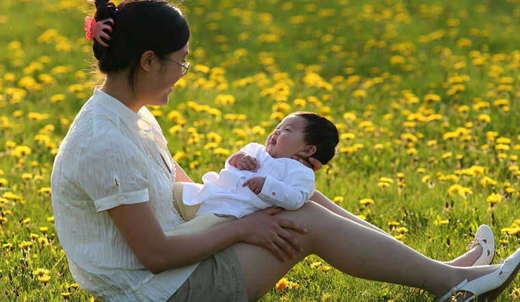 Tắm nắng trước 9h sáng hay 4h chiều không giúp tổng hợp vitamin D như bạn nghĩ