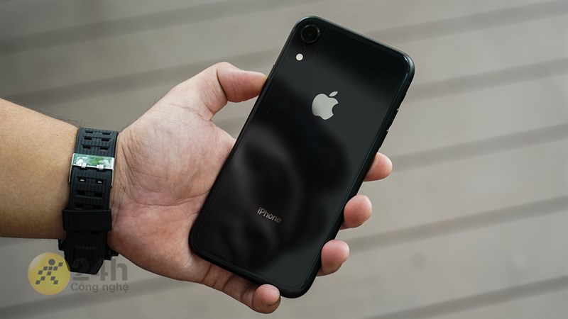 Thiết kế huyền thoại của iPhone XR