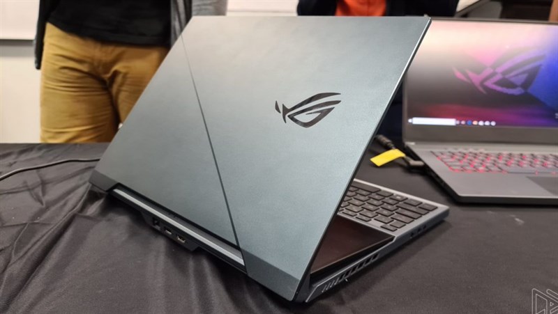 Thiết kế tổng thể của Asus ROG Zephyrus Duo 15