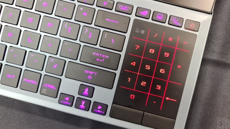 Trackpad tích hơp luôn bàn phím số trên Asus ROG Zephyrus duo 15