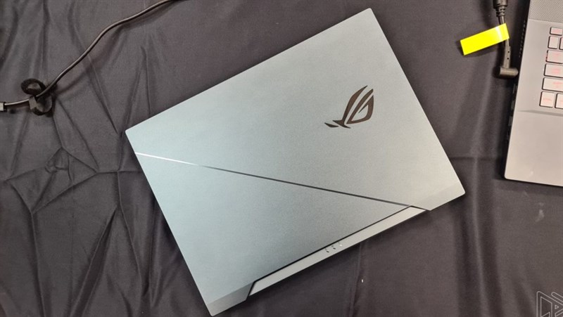 Asus ROG Zephyrus Duo 15 mới được ra mắt