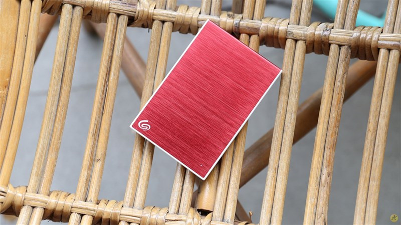 Trên tay ổ cứng di động HDD Seagate Backup Plus Slim: Thiết kế gọn nhẹ, nhiều màu sắc, độ bền cao Trên tay ổ cứng di động HDD Seagate Backup Plus Slim: Thiết kế gọn nhẹ, nhiều màu sắc, độ bền cao