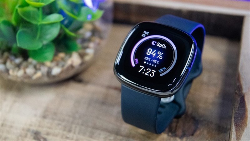 Thiết kế khá ấn tượng của Fitbit Sense