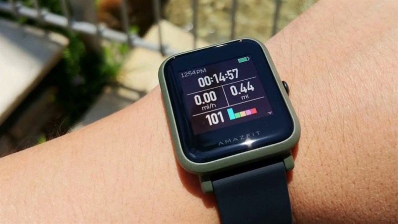 Amazfit Bip cho thời lượng pin ấn tượng lên đến 45 ngày.