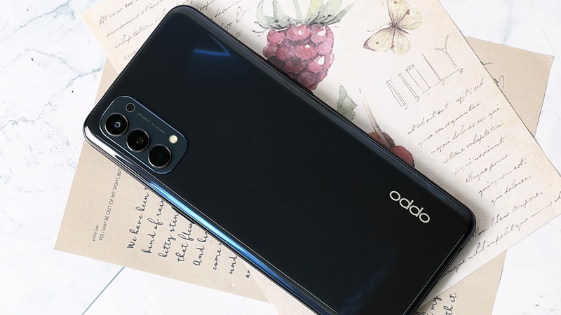 Mặt lưng Oppo Reno4