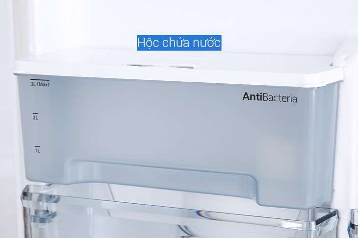 Hộp chứa nước được làm bằng chất liệu nhựa pha kẽm kháng khuẩn trên tủ lạnh Panasonic dòng BV